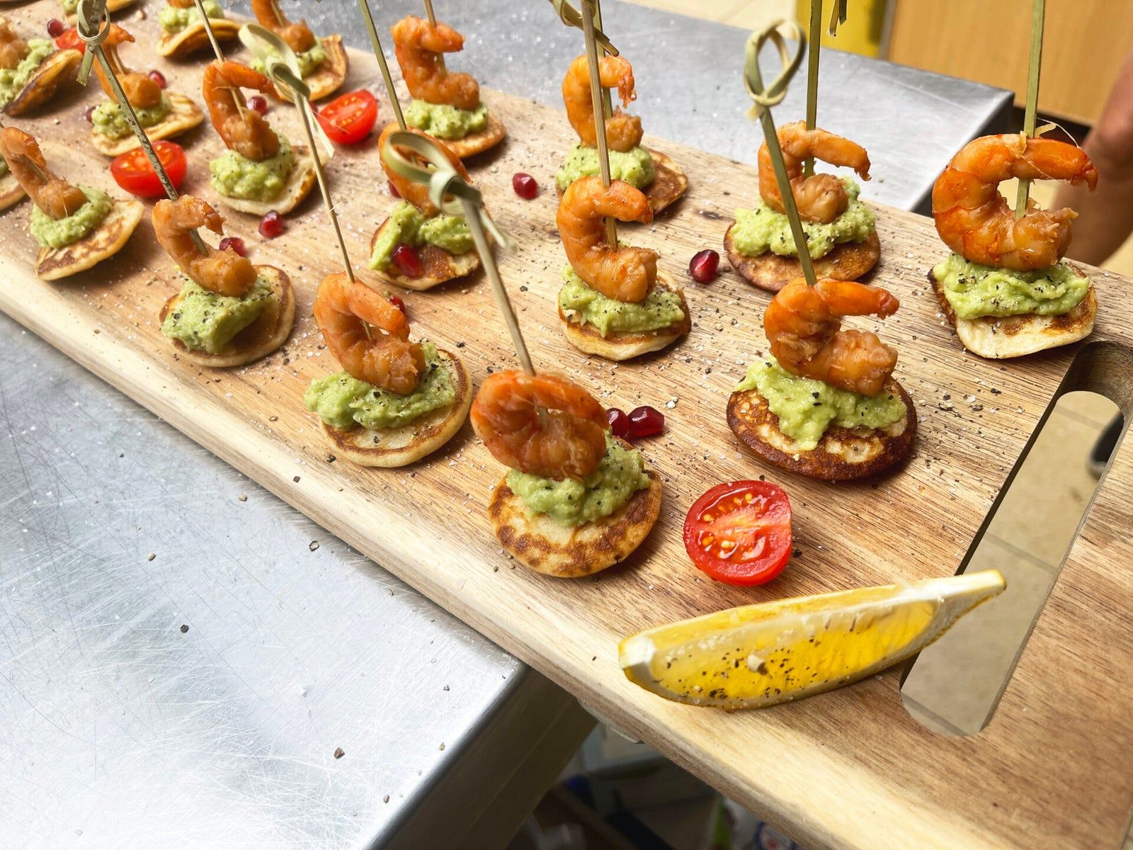 Hapje van scampi met avocado